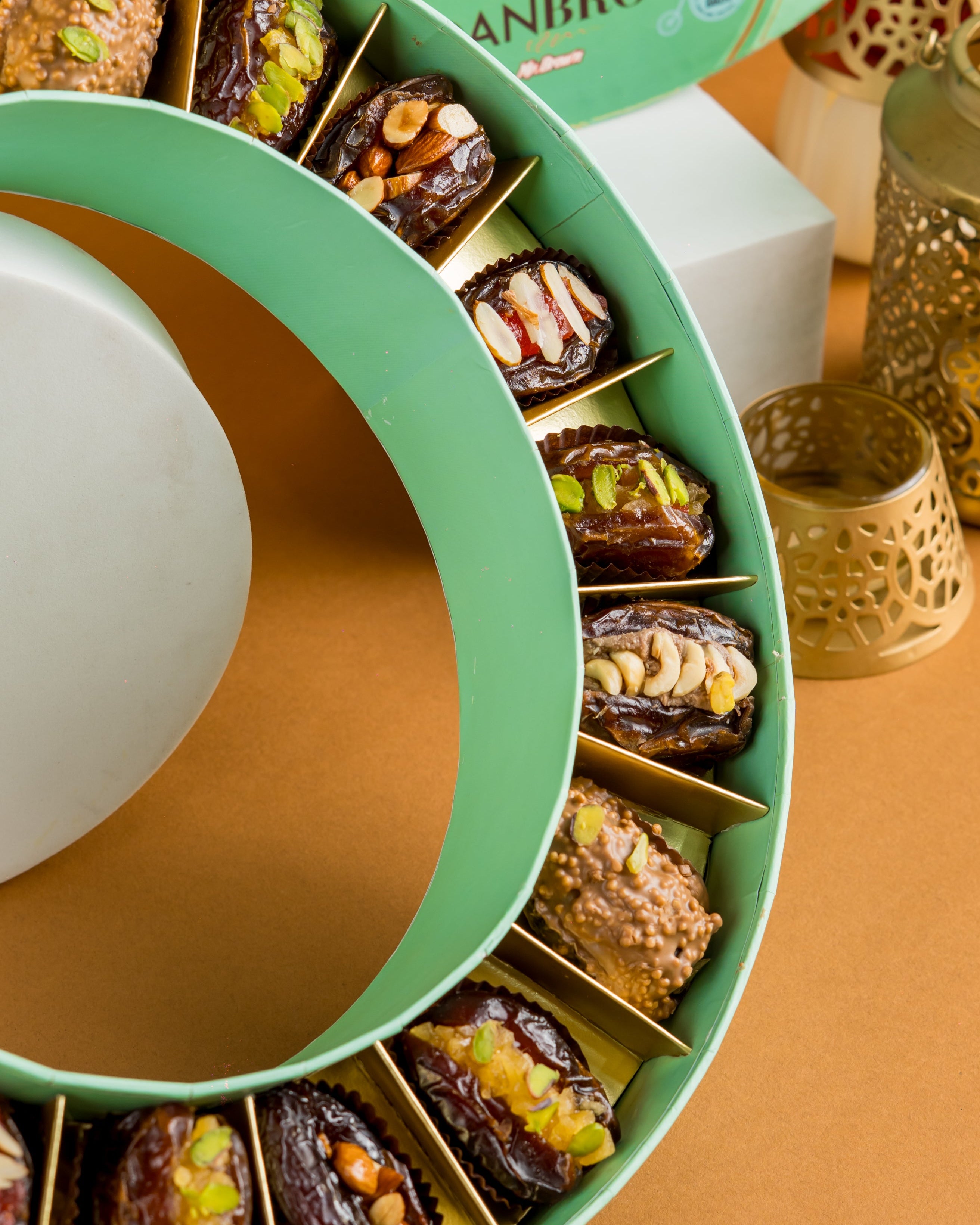 ROUND KHJOOR BOX 18PCS